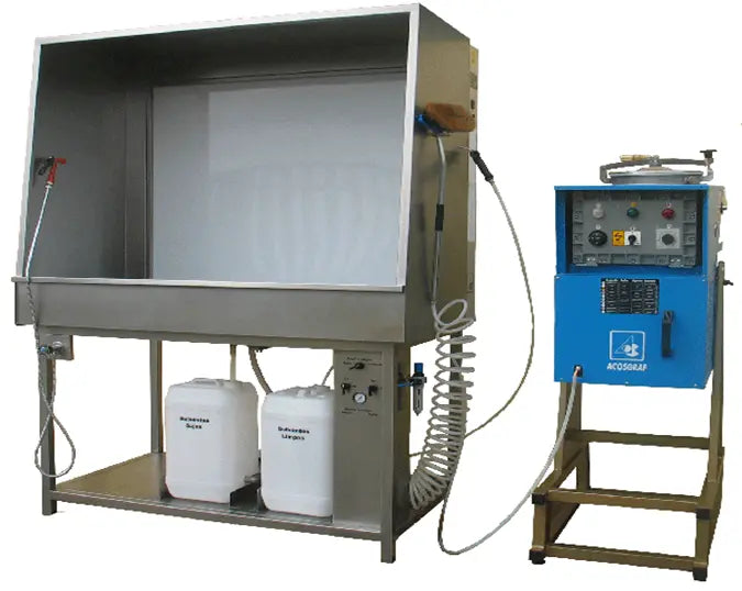 Screen washing tank with closed solvent circuit and still